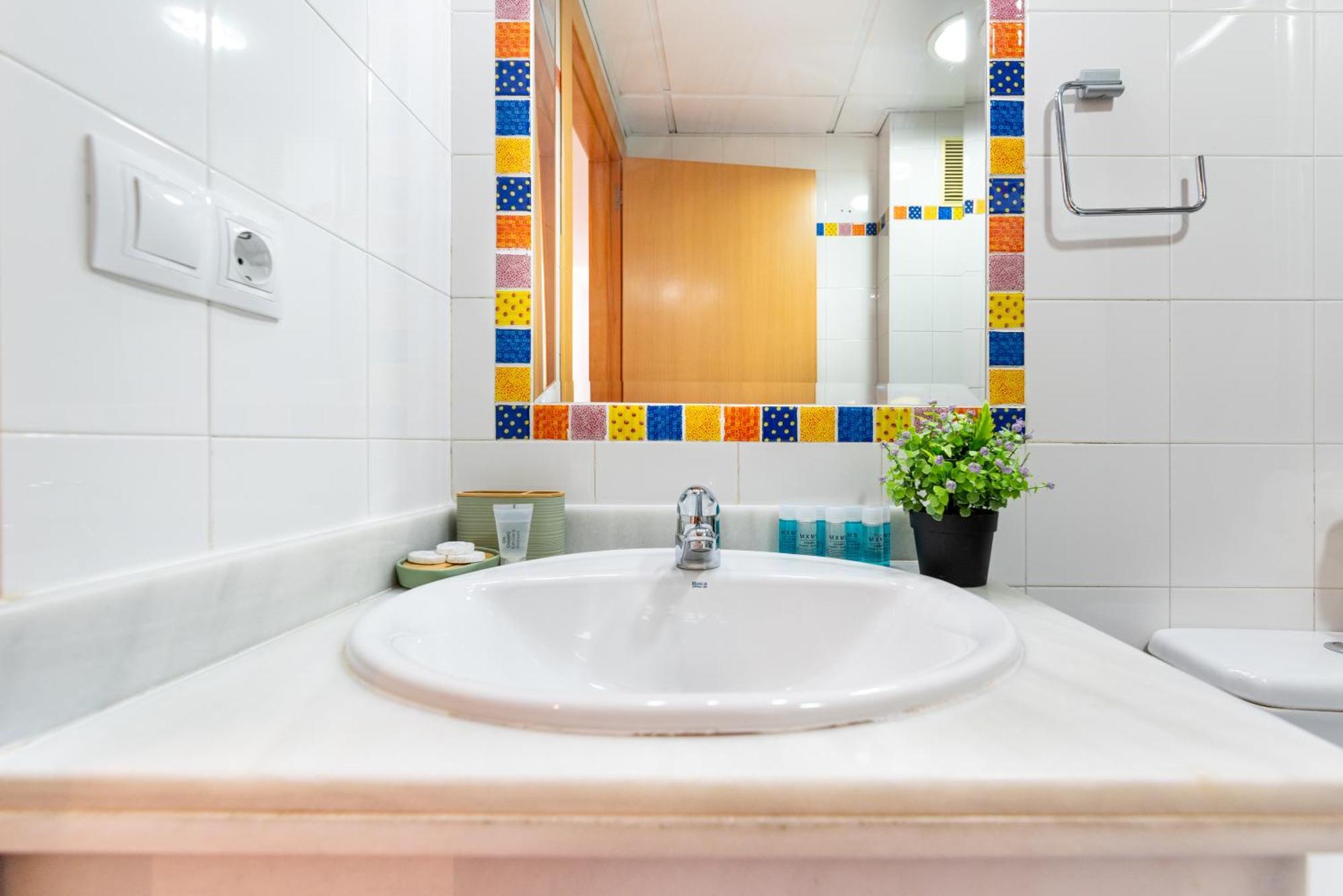 מאלגה Wintowinrentals Quiet Apartment, Good Location, Free Parking מראה חיצוני תמונה